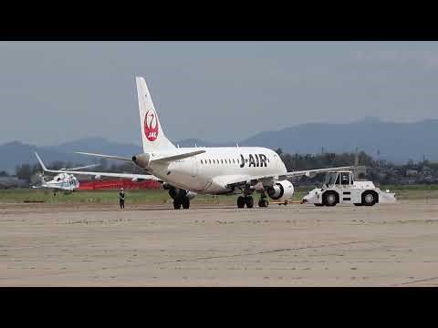 【新潟空港 空の日イベント】ヘリがホバリング！J-AIR機プッシュバックと共演