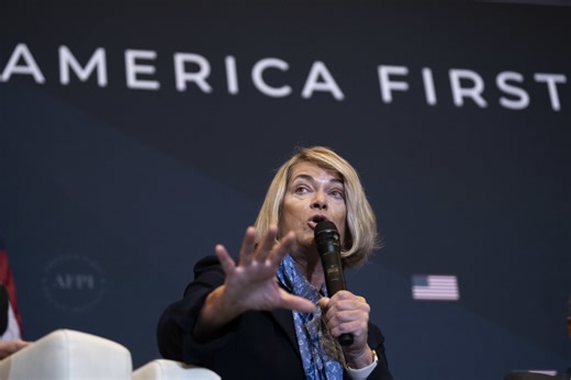 Senator Cynthia Lummis buys drinks with cash: ‘I spend dollars and save Bitcoin’