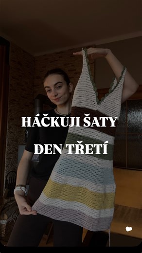 CLARUSART | NÁVODY | TVOŘIVÉ BOXY | HÁČKOVÁNÍ on Instagram: "3. DÍL - háčkuji šaty podle počtu sledujících na ig 🧶🩵 pro výsledek mě nezapomeň sledovat 🤭 ~ vaše Clarusart ✨ #hackovani #saty #moda #tvoreni #clarusart"