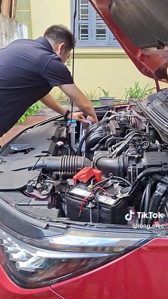 Thiết bị xịt khí tự động chống chuột trong khoang máy xe ô tô #chongchuototo #duoichuototo #oto #phukienoto #chamsocxe