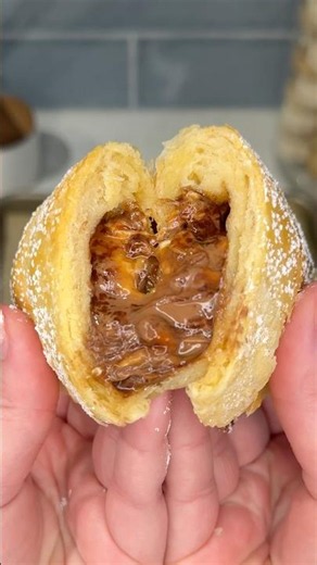 viral snickers stuffed crescent rolls recipe 🍫🥐#candy #chocolate #recipe #shorts #dessert #food