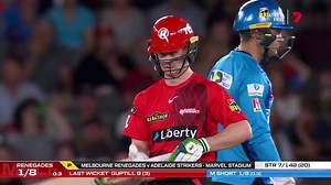 Chris Green was the only person in the stadium who picked up there were six fielders on the leg side when you're only allowed a max of five 😮 | 7Cricket