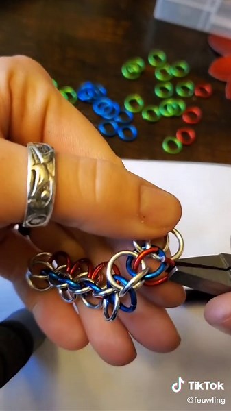 How To: Windmill (chain weave) [0:48] #chainmail #chainmaille #chainmailtutorial