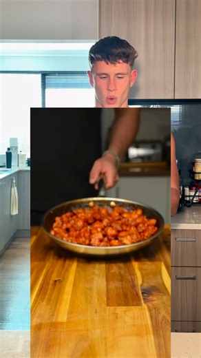 Torin Redpath | Online Transformation Coach on Instagram: "High Protein Crispy Korean Popcorn Chicken!? 🔥 Easy meal prep, better than fast food, high protein AND satiating? Comment “TRAINING” for my free fat loss training that includes some of my favourite recipes + much more! Try this for yourself, this one is worth a save and send to all our friends! If you’re a busy person and need a tasty meal prep and don’t want boring recipes this one is for you. Huge big ups to @panaceapalm for this BANG