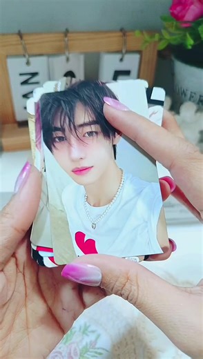 ဆိုင်မှာ အမြဲအားပေးနေတဲ့ ကာကာလေးရဲ့ Photo card လေးတွေ 📖📚 #photogifts #photocard #enhypen #enhypenphotocards #tulipphotohouse