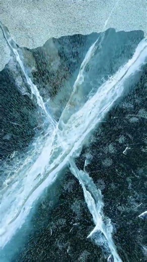🔥 Pouring Boiling Water Into a Frozen Lake Crack ❄️ Mind Blowing Ice Physics
