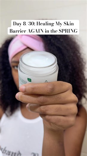 Do you switch your moisturizer in the spring/summer? 😶‍🌫️ #skinbarrierrepair
