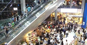 Holiday crowds create opportunity for ‘ghost tapping’ credit card scams