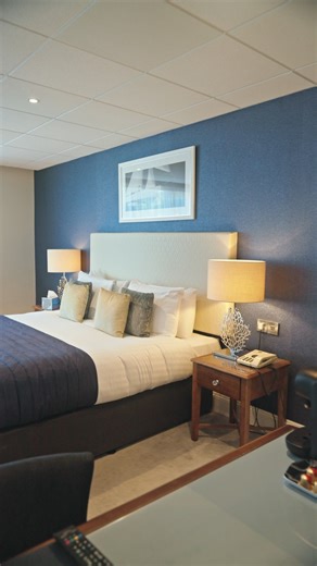 Rest easy in our luxurious, comfy rooms 🛌💤 Enjoy the perfect blend of elegance and comfort, with stunning views of Sandbanks right from your window. 🌟 #HavenHotel #Sandbanks #ComfyRooms | The Haven Hotel