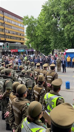 20K views · 1K reactions | Recuperando el centro de Temuco Recorrimos las calles de Temuco, escuchando las opiniones de las y los ciudadanos, sobre las acciones que están permitiendo ordenar el centro de la ciudad, para se garantizar el libre y seguro tránsito de todas y todos. Seguiremos trabajando en diferentes estrategias para continuar mejorando la calidad de vida en nuestra capital regional. Con seguridad Temuco Avanza | Municipalidad de Temuco | Facebook
