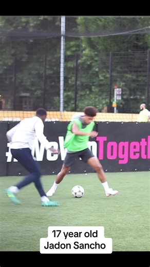 Back in the day 🔥 #Sancho #ManUtd #FFD #FFDTV #TikTokFootball #Football #Viral #FYP #foryoupage #Footballskills #Skills #UnitedKingdom #England #Spain #Brazil #Passing #Nutmeg #SkillsinFootball #FootballSkills #Tikataka #Barcelona .