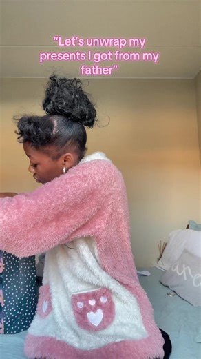 Thank you daddy 🤭💗. #presents #goviraltiktok #pretty #relatablecontent #vlogs
