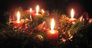 Szeretünk adventi koszorút készíteni, de mit jelent eredetileg ez a hagyomány?