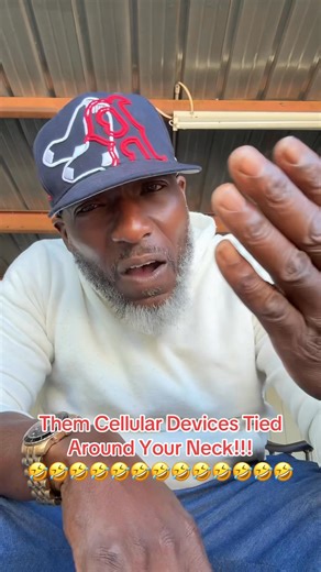 The phone has replaced the T.V. 🤣🤣🤣🤣 #everyone #mootameatmindset #fthomw #mootameatchronicles #mootameatmafia #mootameat #comedy #highlight #highlights #housecoatloving | Rodric Puddin Russell