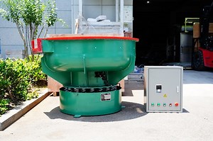 [Hot Item] Vibratory Finishing Machine with Separator, Metal Polishing Tumbler Machine