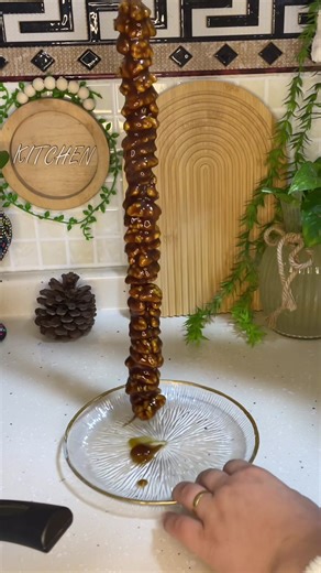 خۆشترین سجوق لەمالەوە ئامادەبکە بەچەن کەرەستەیەکی کەم لە زۆربەی مالەکان هەیە گوێز ١کەوچک نیشاستە ١کەوچک ئارد نیوکوپ دۆشاوی خورما من دۆشاوی خورمای ئەکصۆفی بەکارئەهێنم تامی زۆر خۆشە و سەد لەسەد سروشتیە ئیوەش بەکاری بهێنن @Ak-sufi Company وە دوای ئەوە گوێزەکە بکە ناوگیراوەکە تاهەموو بەشەکانی ئەگرێ و نابێ بۆشای تیا بمێنێ دواتر ئەبێ هەلی واسی بۆ ماوەی ١رۆژ تا ٢ رۆژ بۆی بەتەواوی وشک بێتەوە انجا ئەتوانی دوای ئەوە نۆشی بکەی وەلەبیری مەکە بۆ فێرکاری زیاتر فۆلۆی پەیجەکەم بکەو لایکی پۆستەکە لەبیر مەکە #swe