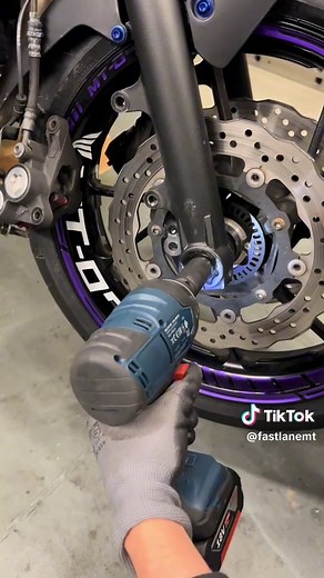 Replacing Fork Seal on Yamaha MT-07: DIY Guide