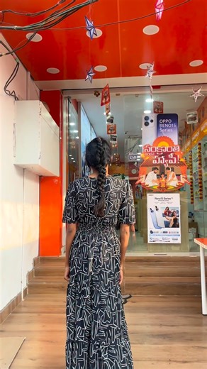 @me_bandar_ammaii on Instagram: "Celebrate this Sankranti with the power-packed Vivo X300 & Vivo V60 at Happi with exciting festive offers! 🎉 🔹 Vivo X300 Highlights: • Premium AMOLED display with 120Hz refresh rate • Powerful flagship processor for ultra-smooth performance ⚡ • Pro-grade camera with OIS for stunning photos & videos 📸 • Long-lasting battery with fast charging 🔋 🔹 Vivo V60 Highlights: • Slim & stylish design with curved AMOLED display ✨ • 5G performance with efficient processo