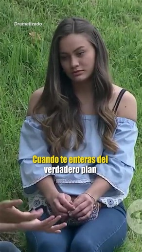 Joaquín intentaba comprender el enredo en el que estaba metido, pero las intenciones de Renata resultaron ser mucho más calculadoras de lo que pensaba. Mira el episodio completo: https://youtu.be/JjkevPBktfM | Su hambre de dinero la consumió Tu Voz Estéreo es una serie de ficción de Caracol TV. Esta es una dramatización realizada con actores profesionales y presenta situaciones ficticias. #TuVozEstereo #CaracolTVRetro