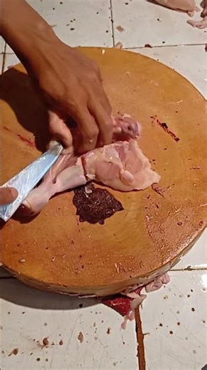 Great deboning skill #cuttingchicken #butcher