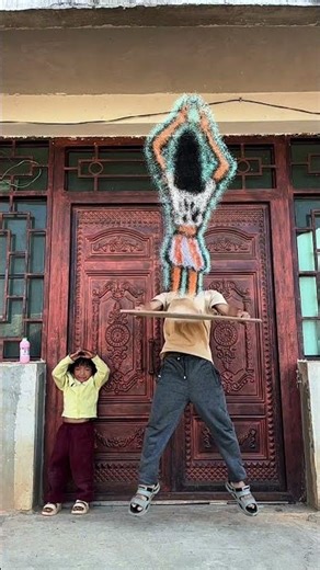 Back View Art: Girl's Creative Shake Performance