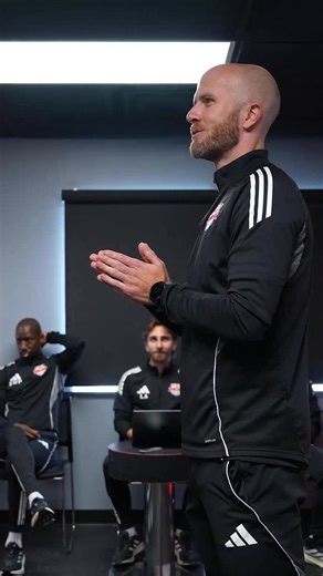 Milestone moment 💫 @tobyszewczyk72’s pro debut in the books. | NYRB II