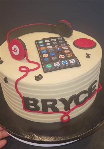 Edible Art Inspired by Music and Cake Design