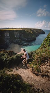 Itinerario di viaggio completo in Cornovaglia! 🌊È una terra piena di meraviglie da visitare, e questi sono i villaggi più autentici da salvare per il vostro viaggio on-the-road. (Consigliamo almeno 4 giorni partendo da Bristol)📍Polperro📍Tintagel (e le rovine del castello di Re Artù)📍Looe📍Boscastle (il nostro preferito, minuscolo)📍Falmouth (non è un vero e proprio villaggio, è più una piccola città)📍St. Michael’s Mount (che si trova nella città di Marazion)📍St. Ives (uno dei villaggi prin