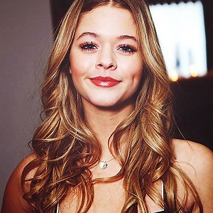 Alison DiLaurentis - Alchetron, The Free Social Encyclopedia