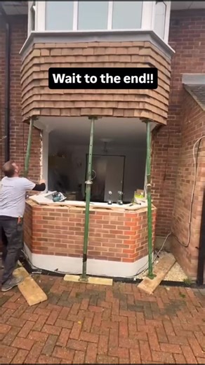 Design A View on Instagram: "Not all window fitters are the same! Load bearing Bay Poles as standard! WITHOUT FAIL! Restoring this bay section to its right place & with a window fit to do the job! #diyfails #windowsanddoors #homeimprovement #designaview #localexperts"