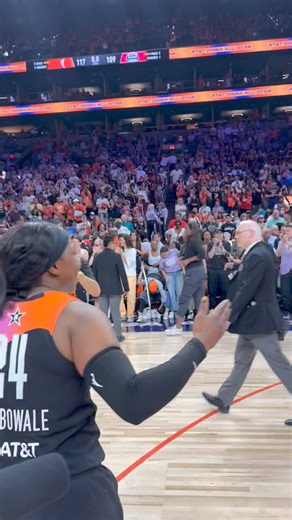 The WNBA All-Stars defeat the #USABWNT 117-109 in the 2024 ATT#WNBAAllStar Game 🙌 Arike Ogunbowale went off for 34 PTS, 3 REB, & 6 AST to set the WNBA record for points in an All-Star Game! #WelcometotheW | WNBA