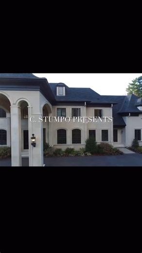 Cindy Stumpo on Instagram: "You think, building ultra high end homes is easy? Spend a day with me!! Is it a tough job? YES. But rewarding YES! 🤪 #luxury #luxurylifestyle #luxurybuilder #cindystumpo #construction"