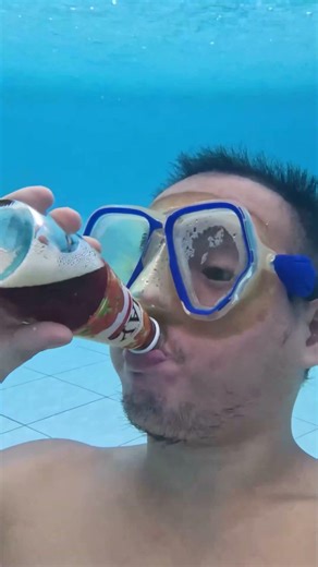 (UNCUT) Fruit Soda Calamansi vs May Sparkling Strawberry Drink & Burp Underwater