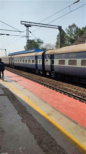 Old is gold // Blue colour ICF coach // Livery coach // Rolling over // Special train // Railshot