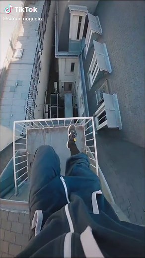 Repetition in Parkour: Training on Paris Rooftops