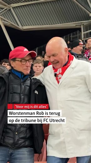 Na een zware hartoperatie redt Rob het weer tot bovenaan de Bunnikside 🔝 Als een ware celebrity werd hij tijdens de bekerwedstrijd tegen FC Twente onthaald op de tribune. Elke trede moest hij even stoppen omdat hij werd aangesproken 😊 #fcutrecht #eredivisie #utrecht #rtvutrecht | RTV Utrecht