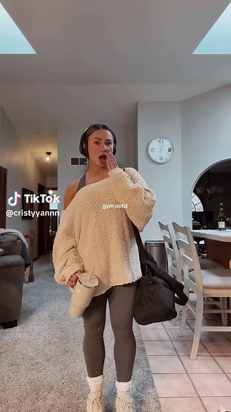 Gym Outfit Inspiration for Women: Trendy Styles