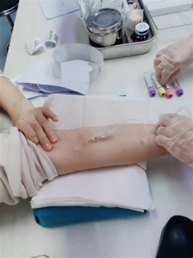 What is the flying needle? It’s so fast you barely have time to tense up. #MedicalSkills #NurseTikTok #FlyingNeedle 👉 Follow me for more information about hospitals and doctors!