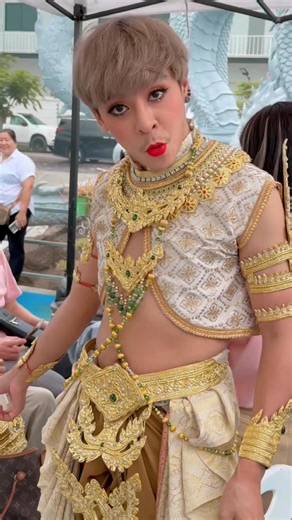 1.7K views · 21 reactions | พิธีกำลังจะเริ่มแล้วนะคะ พิธีเปิดตัวสินค้าใหม่ของหนูเจสและนางบี #นางบี #อ้ายสติ๊ก #นางบีอ้ายสติ๊ก #เจสจี๊ด #กาแฟนางบี #รำบวงสรวง | Be Easy Brand บีอีซี่แบรนด์ | Facebook