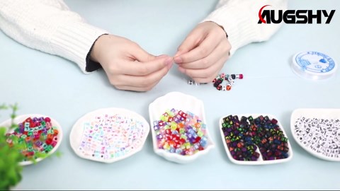 Augshy 700PCS White Letter Beads Alphabet Beads for Making DIY (6mm)