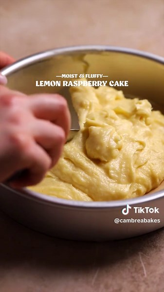 Delicious Lemon Cake with Raspberry Filling Recipe