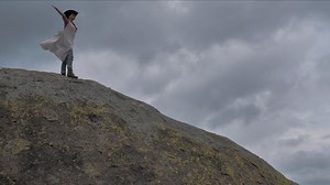 Woman traveler feeling free - Free Stock Video