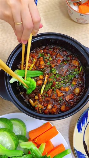 Cách làm thịt kho quẹt ngon đậm đà thơm nức chấm rau củ luộc ăn là ghiền luôn mấy chế ơi 🍚 Cre: Nguyễn Mỹ Phụng | Món Ngon Vợ Nấu