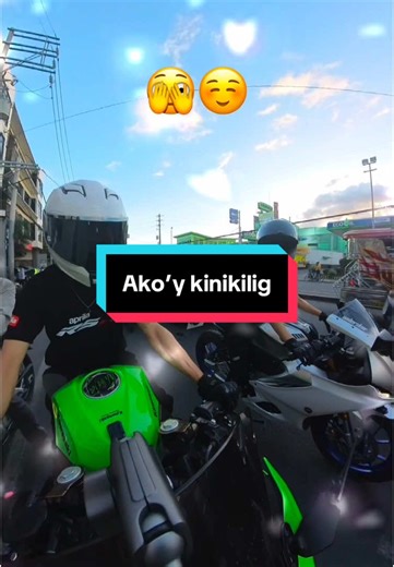 Kinikilig na Lady Rider sa Big Bike