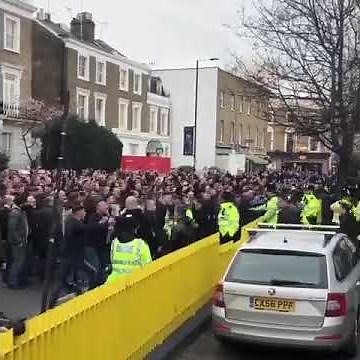 Tottenham fans (left) vs Chelsea fans (right) ⚠️ ‪@SisuGabriel‬