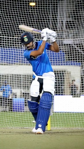 Shreyas Iyer on Instagram: "LIGHTWORK."