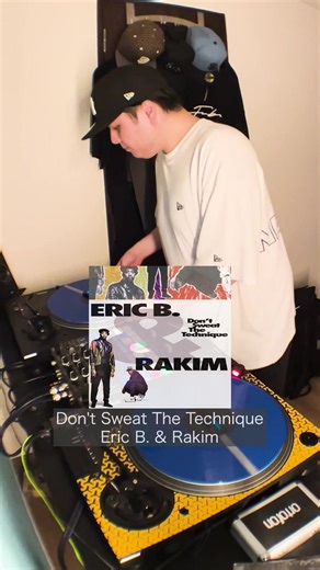Mastering DJ Techniques: Turntablism & Hip Hop Scratch