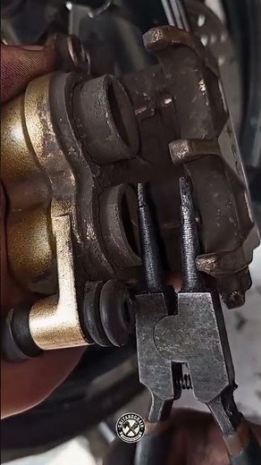 Motorcycle Brake Pad Retaining Pin Clip Installation for Safe and Reliable Brake Maintenance