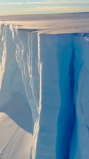 Ross Ice Shelf - Antarctica #antartica #viral #trending #mountains #fblifestyle | Earth Giants