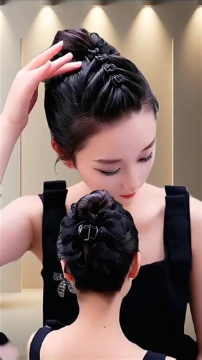 Easy The VIRAL CLAW CLIP HACK!! How to tutorial #hairstyle #shorts #hair